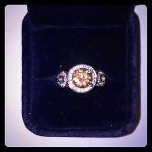 Beautiful woman’s ring size 6